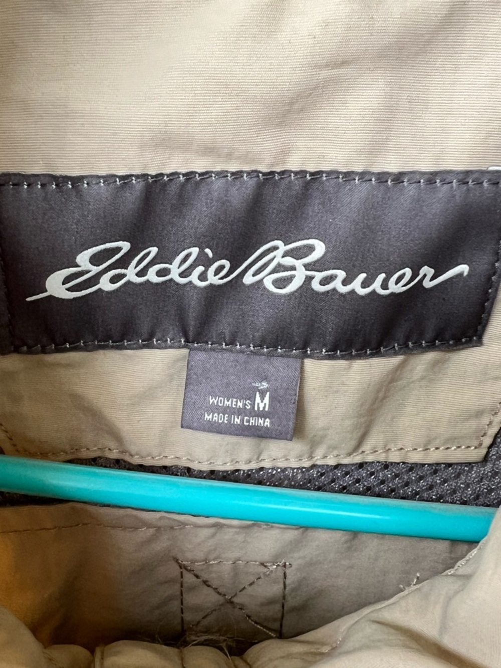 Eddie Bauer Khaki Travel Vest Lightweight Utility Safari Vest Pockets Size M - Picture 6 of 6